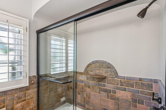Building Photo - Mediterranean Beauty in Crescent Park – 5B...