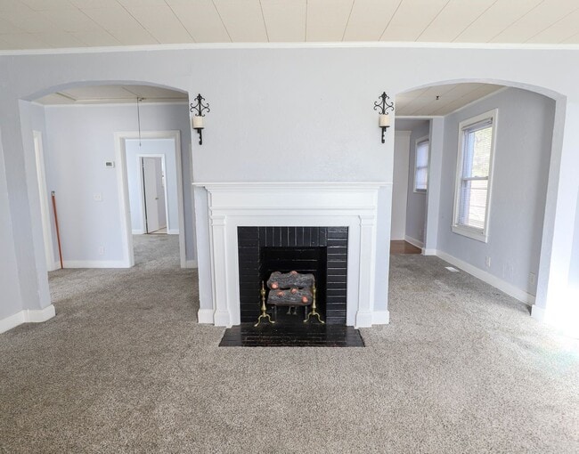 Building Photo - 1709 Oak Dr