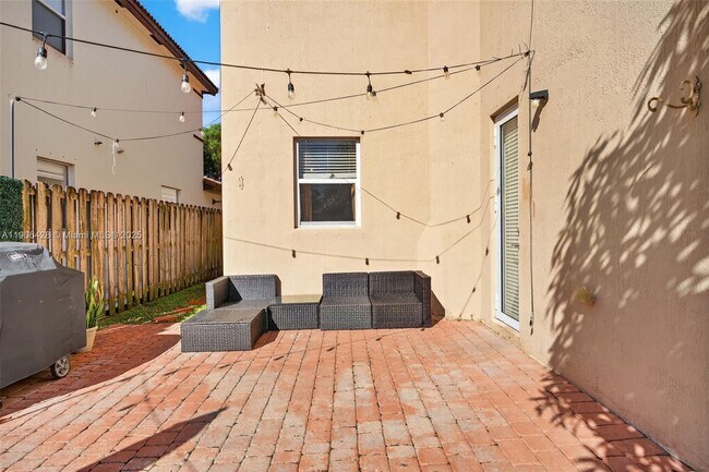 Building Photo - 379 NE 25th Terrace