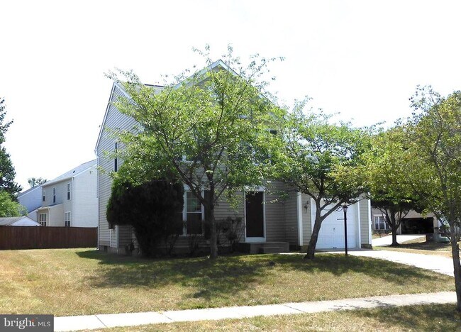 Building Photo - 8566 Kingsway Dr