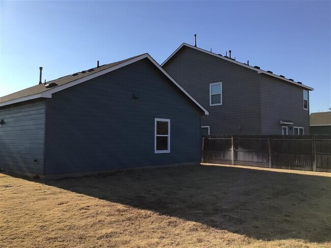 Building Photo - 900 Piney Cove