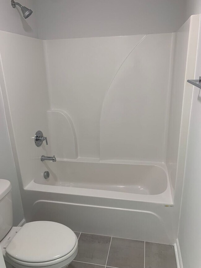 Building Photo - Modern Living in Windsor Hill