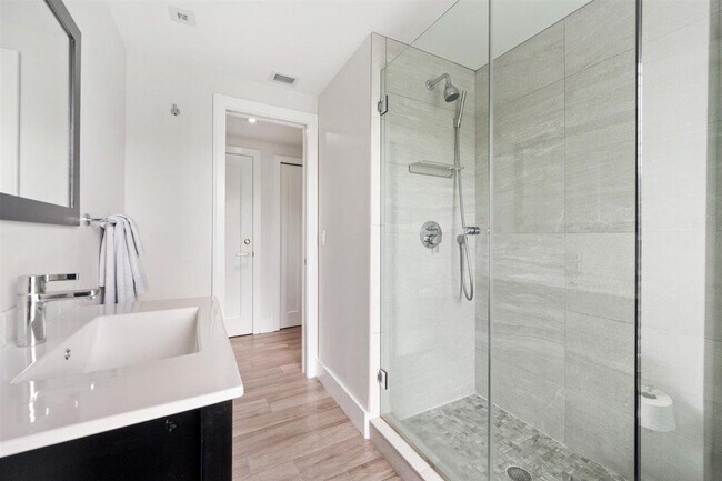 Building Photo - 11818 Pebblewood Dr