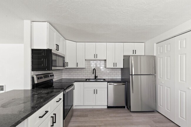 Building Photo - 1027 S Beeman St