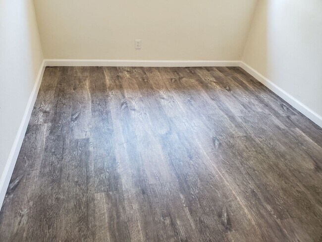 Building Photo - 15635-15637