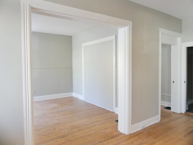 Building Photo - 313 Farm St