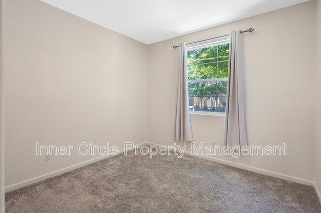 Building Photo - 5408 Mazant Loop