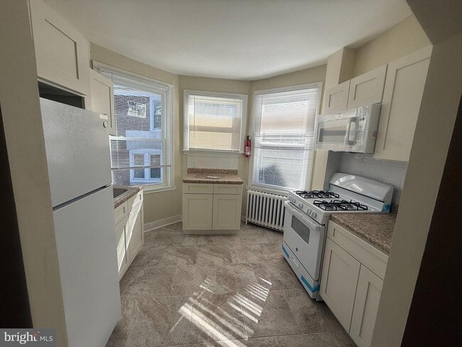 Building Photo - 540 E Johnson St