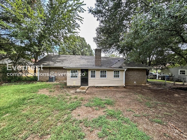 Building Photo - 760 Hackberry Dr