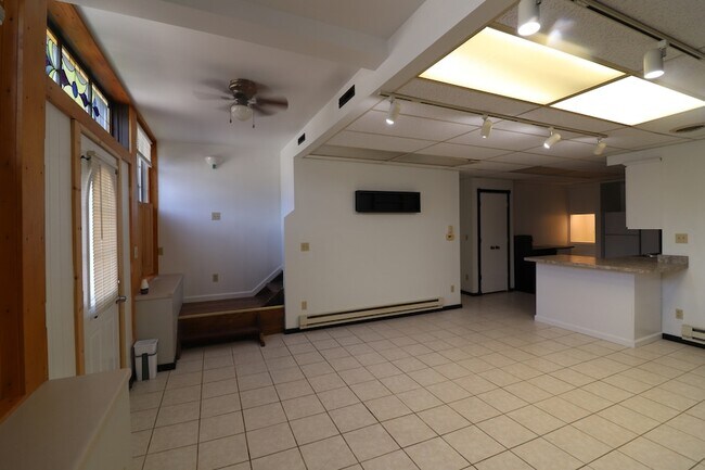 Building Photo - 107 W Baldwin St