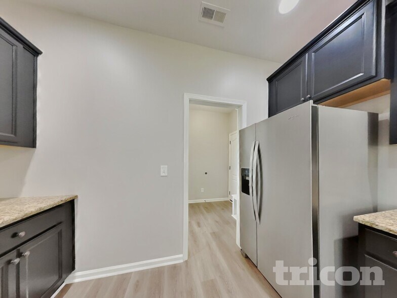 Building Photo - 15 Fairfax Dr