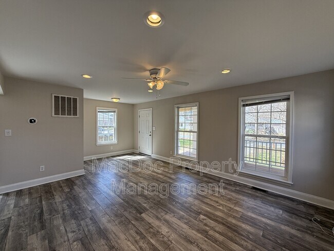 Building Photo - 238 5th St