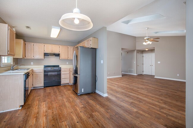 Building Photo - Nice Home in Fletcher!