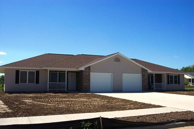 Building Photo - 1244 Balsam Ave