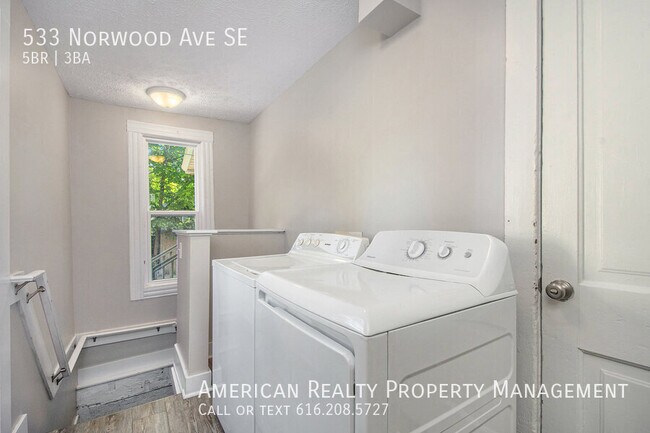 Building Photo - 533 Norwood Ave SE