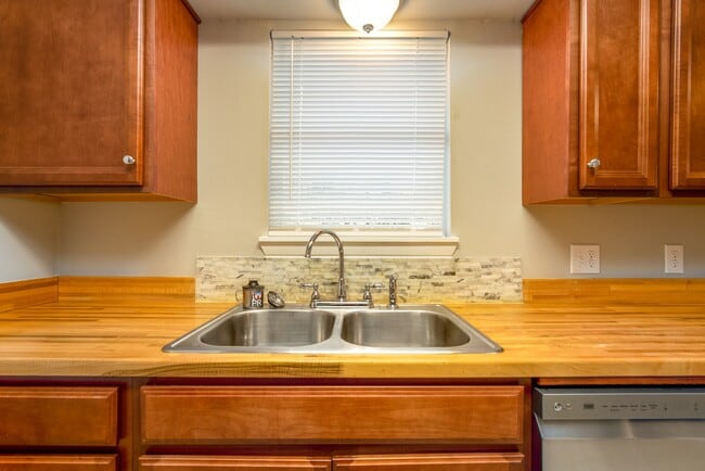 Building Photo - 12331 Atwell Dr