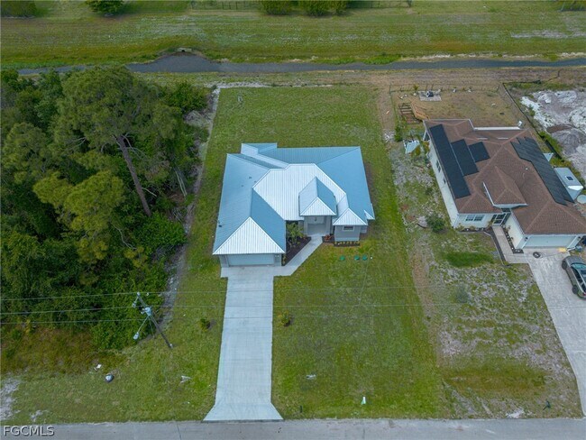 Building Photo - 417 Paddock St