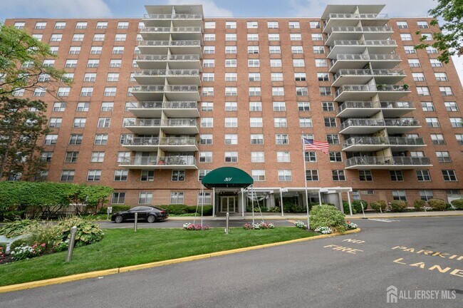 Building Photo - 301 Beech St