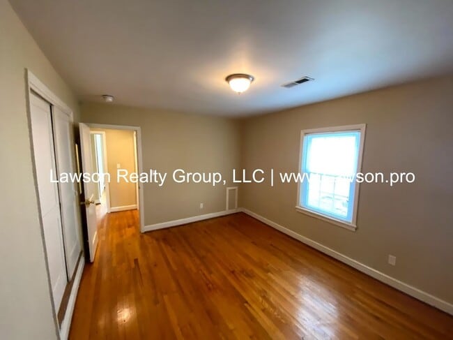 Building Photo - Charming South Roanoke Two Bedroom-One Lev...