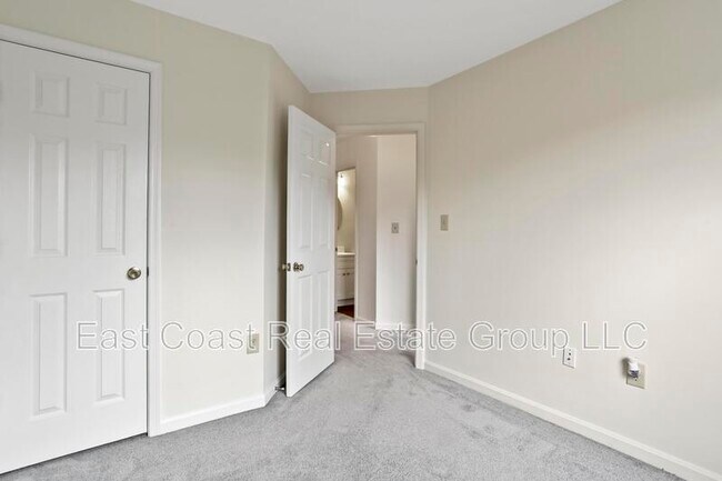 Building Photo - 9114 Ridgefield Ln