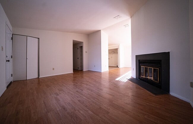 Building Photo - Ranch - 3 bedroom, 2bath Fenced yard