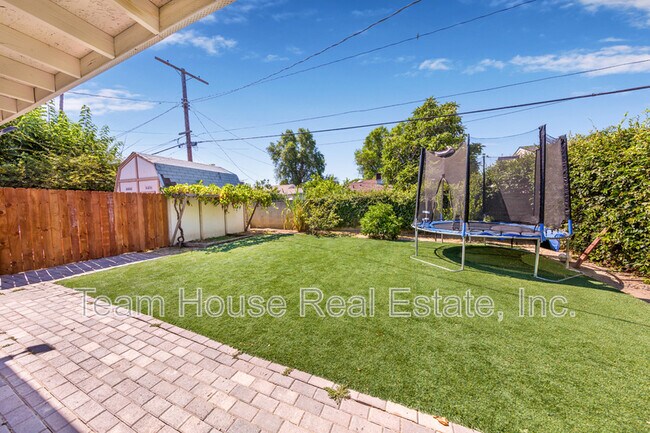 Building Photo - 19422 Welby Way