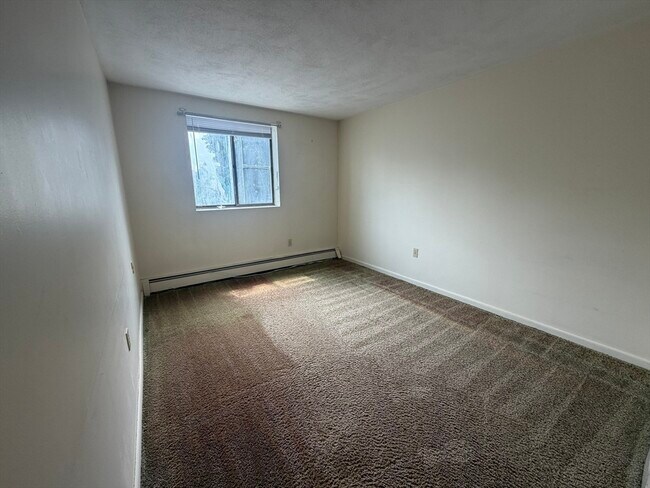 Building Photo - 200 Governors Dr