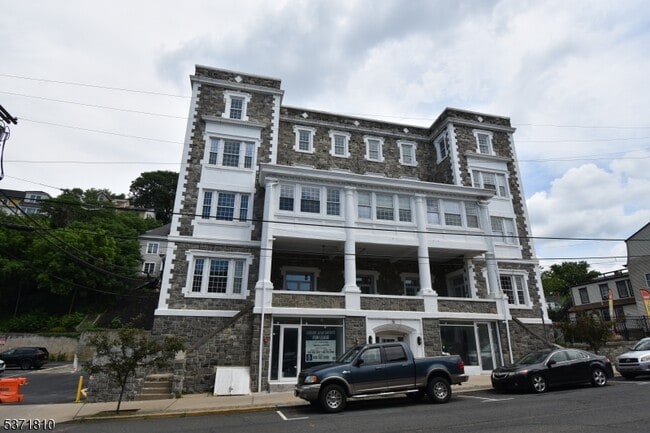 Primary Photo - 83 S Main St