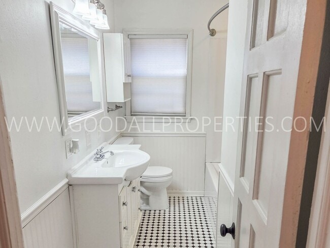 Building Photo - Charming 2 bedroom 1 bath home in Beaverdale area!