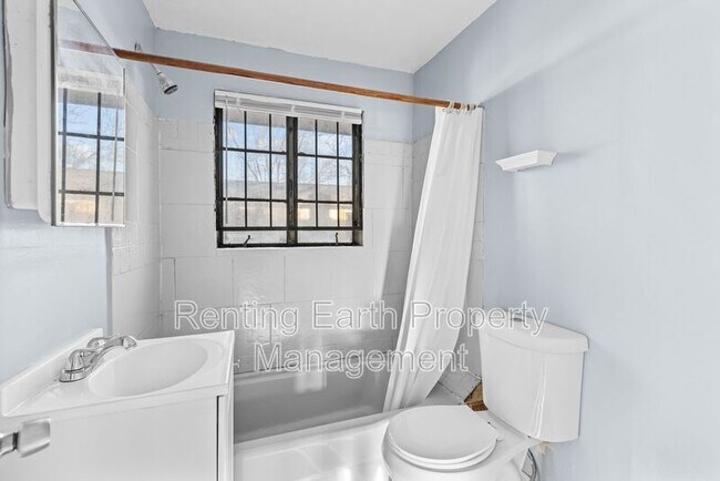 Building Photo - 3829 Ellis Ave SW