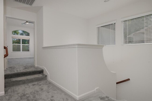 Building Photo - 22 Middle Gate Pl