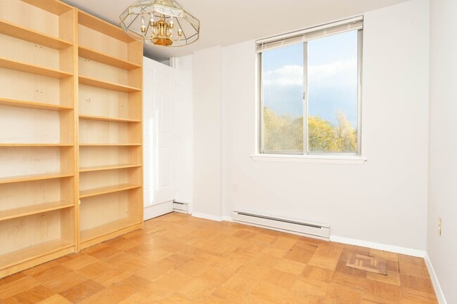 Building Photo - 1 Bed 1 Bath Condo in Barcroft Hills