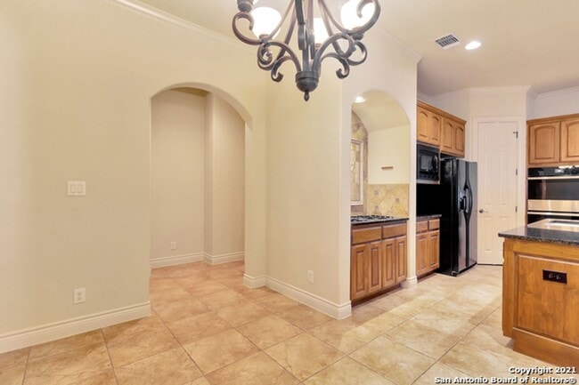 Building Photo - 4 Bedroom/4 Bath Champion Ridge Subdivision