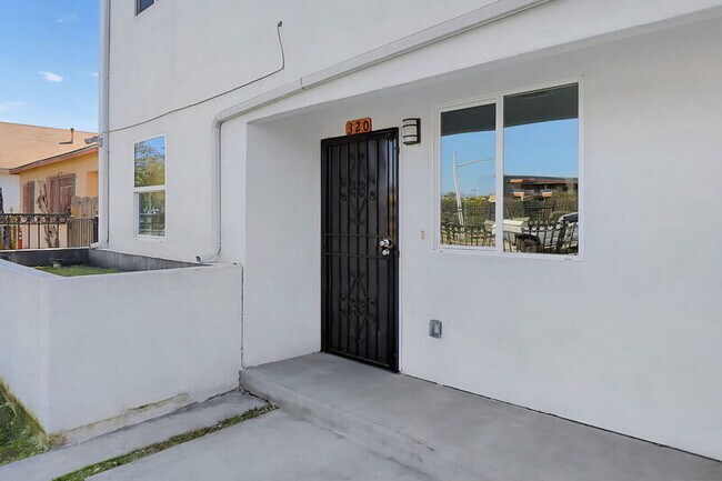 Building Photo - 320 E 55th St
