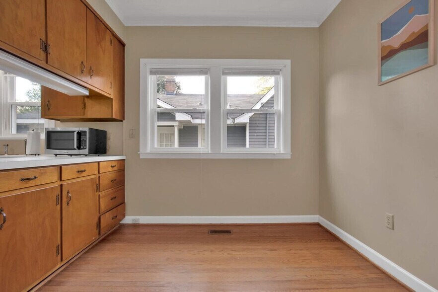 Building Photo - 1713 Fort Bragg Rd