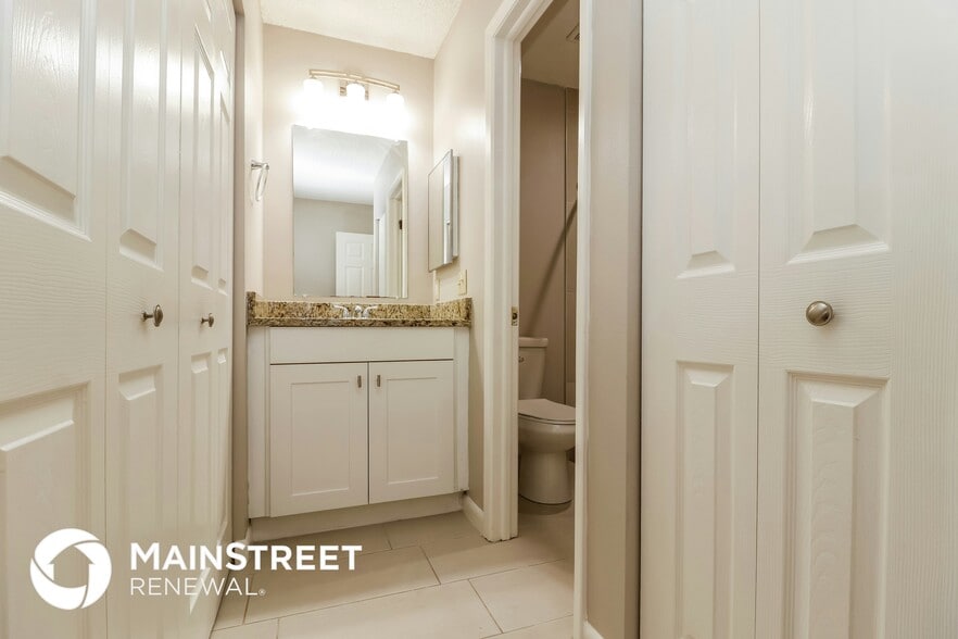 Building Photo - 207 Regal Park Dr