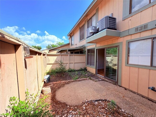 Building Photo - 9611 Blue Creek Ln