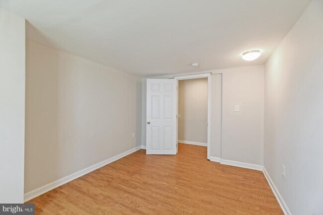 Building Photo - 240 Riverview Ave