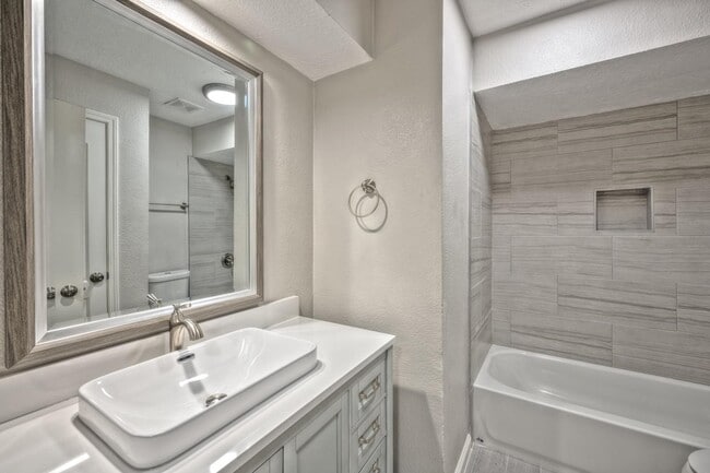 Building Photo - 1219 Gentle Bend Dr