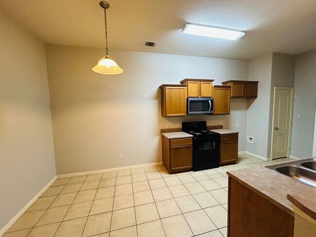 Building Photo - 1912-2000 Prosperity Trail