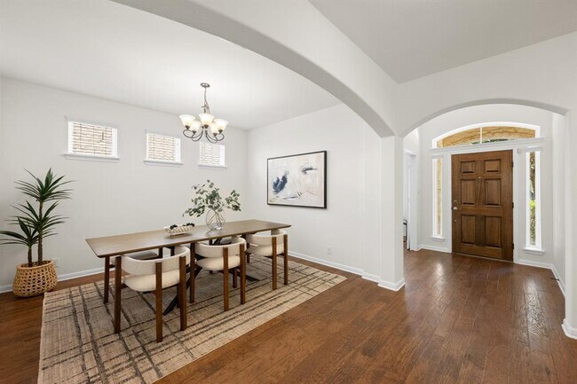 Building Photo - 608 Royal Burgess Dr