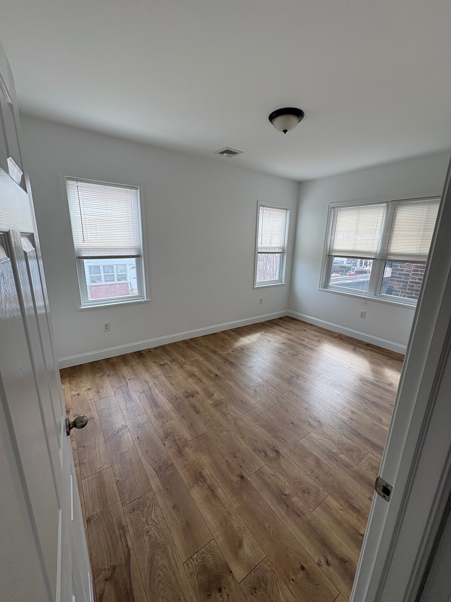 Building Photo - 4524 Edgemont St