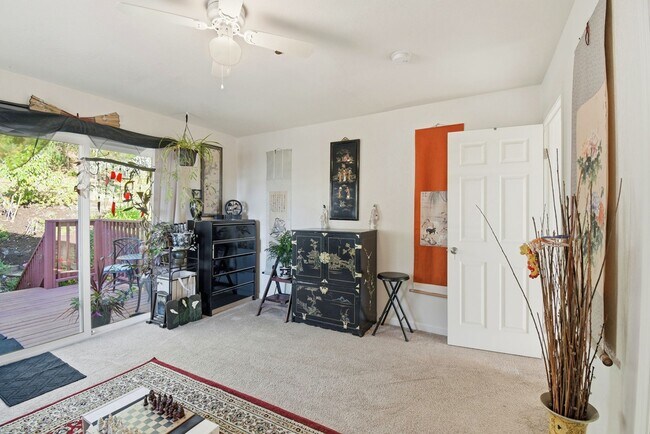 Building Photo - 9028 Burr St