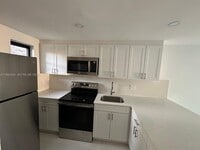 Building Photo - 1901 NW S River Dr