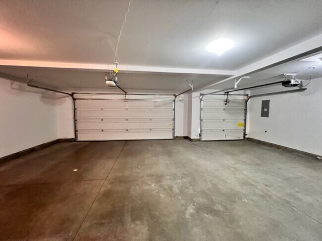 Building Photo - 4448 N Heritage Wds Wy