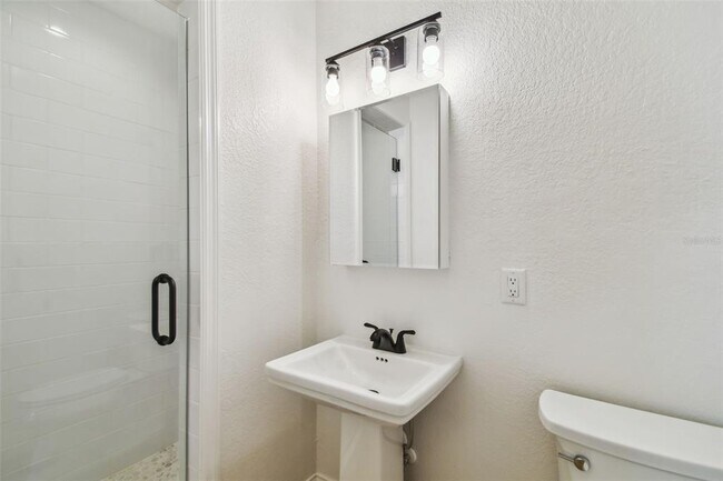 Building Photo - 4802 W Longfellow Ave