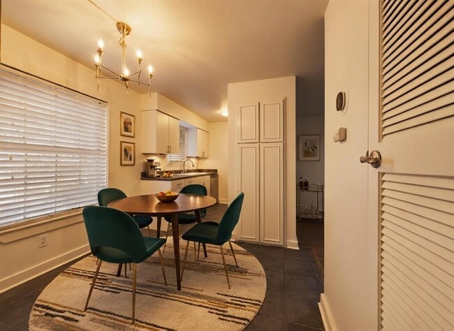 Building Photo - 3902 Peterson Ave