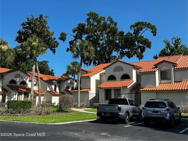 Building Photo - 1059 Country Club Dr