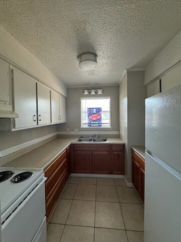 Building Photo - 13706 Goodwood Dr