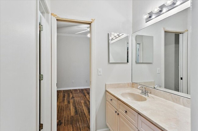 Building Photo - Beautiful Pool Home in highly desired Osprey Pointe!